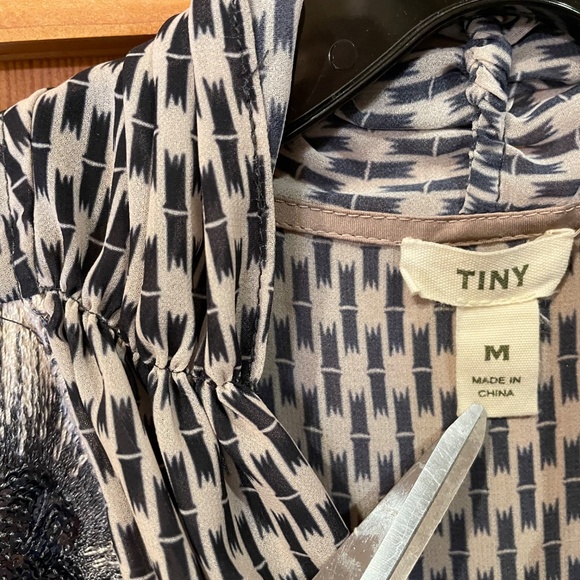 Tie neck blouse - Picture 5 of 6